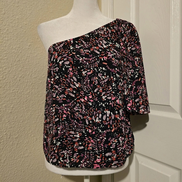 Aqua Womens Abstract One Shoulder‎ Flutter Sleeve Top Red & Purple NWT Size XS - Picture 1 of 6
